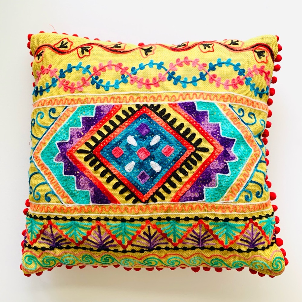 NEW K & K Tabletops Throw Pillow